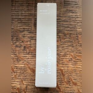 By / Rosie Jane Missy